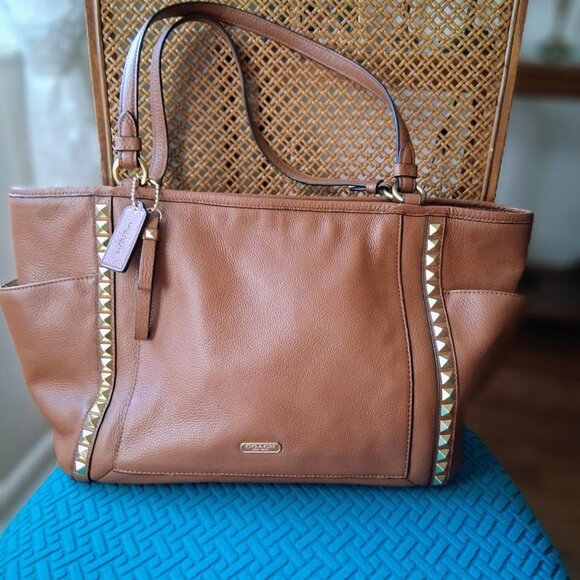 COACH Handbags - NEW COACH TAN LEATHER HANDBAG GOLD HARDWARE GOLD GROMMETS COACH BOX